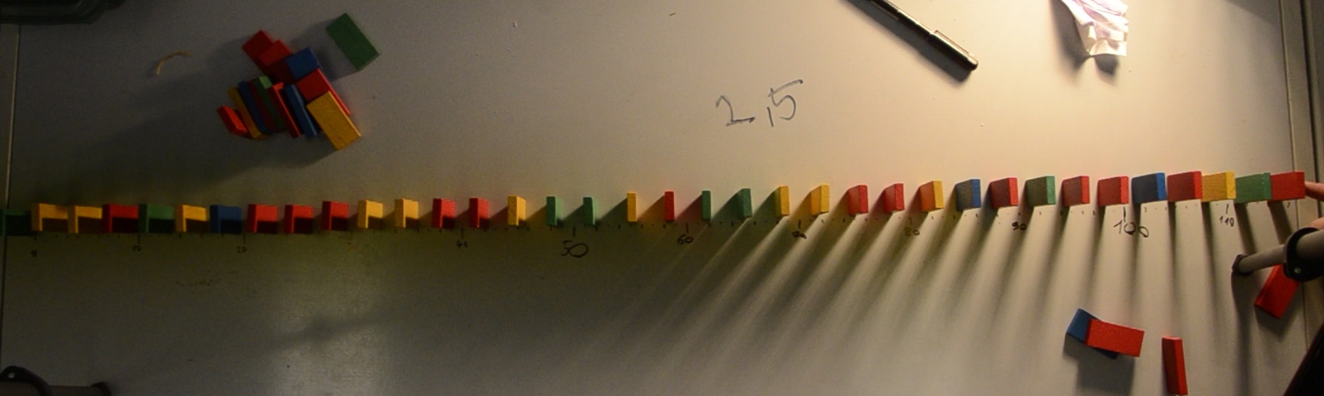 Figure 1: Pravidelne rozostavené dominové kocky